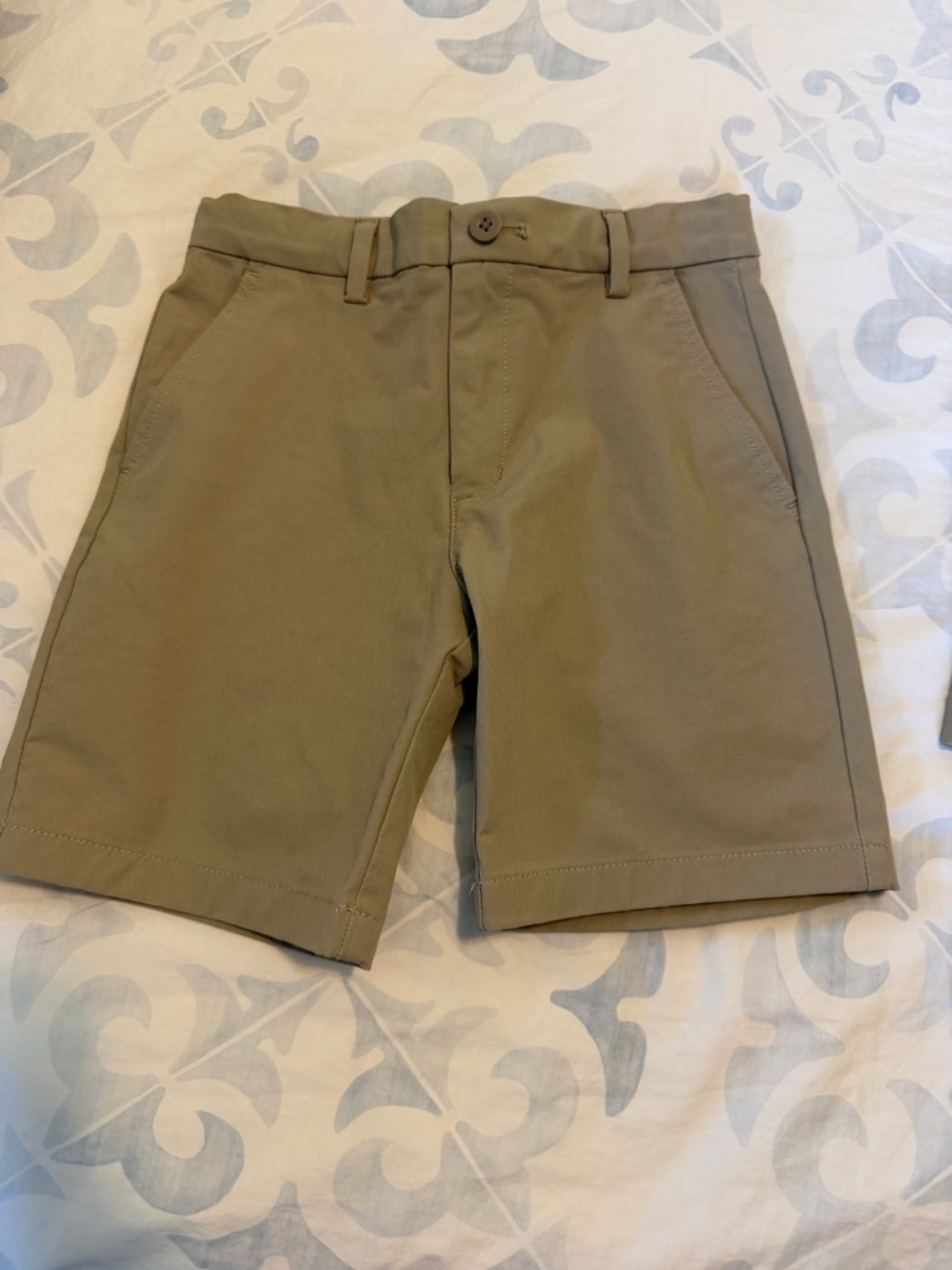 Vineyard Vines boys performance Flat Front Chino Shorts - Khaki
